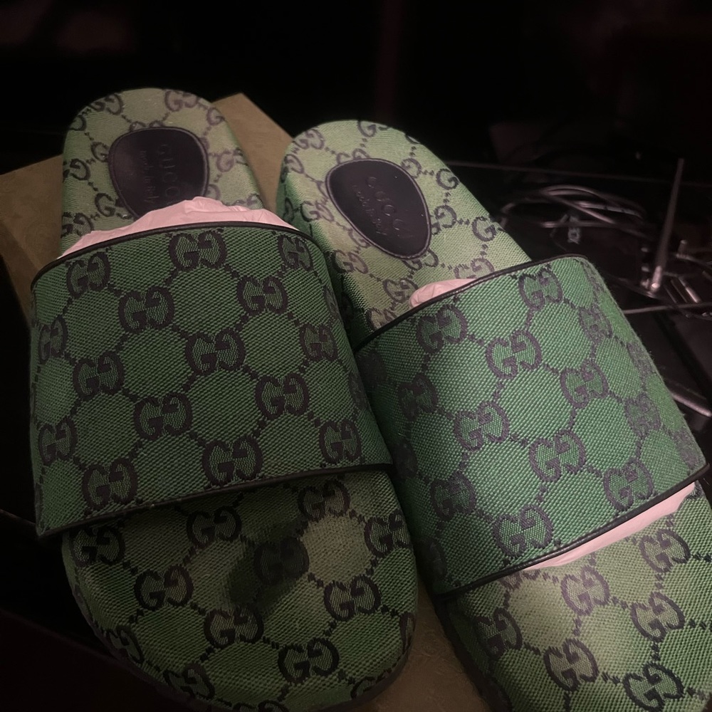 Men’s size 10 Gucci slides